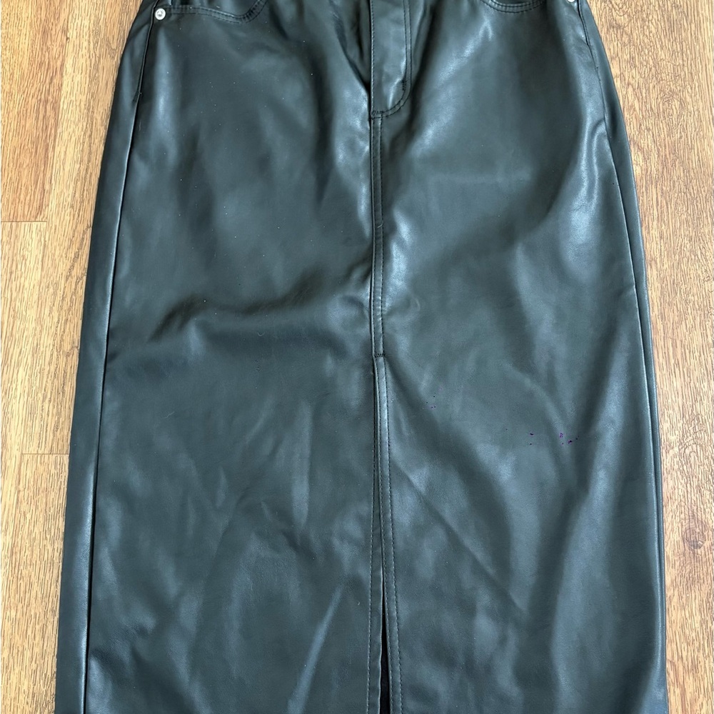 Elegant Black Leather Skirt